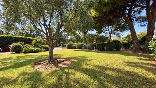 Vente                                                      Appartement
                        
                     2 pièces                      40 m2                     à Saint-Raphaël