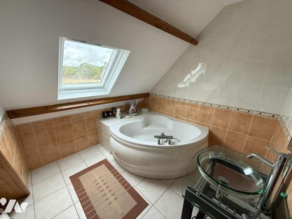 Maison avec beau jardin entre mer et bourg