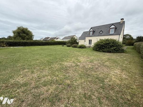 Maison avec beau jardin entre mer et bourg