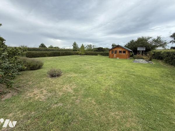 Maison avec beau jardin entre mer et bourg