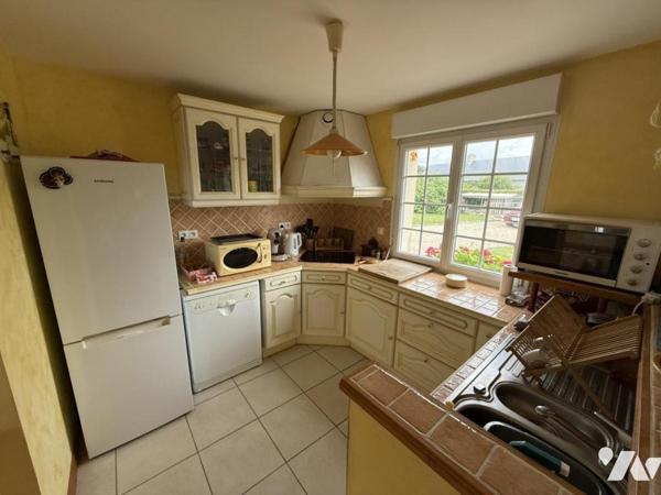 Maison avec beau jardin entre mer et bourg