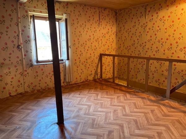 Maison de campagne avec dépendances à saisir! 44000€