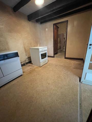 Maison de campagne avec dépendances à saisir! 44000€