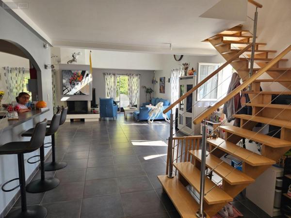 Maison à vendre à Le Gua en Charente-Maritime (17600), ref : 02031 bourg Maison à vendre à Le Gua en Charente-Maritime (17600), ref : 02031 bourg Maison à vendre à Le Gua en Charente-Maritime (17600), ref : 02031 bourg