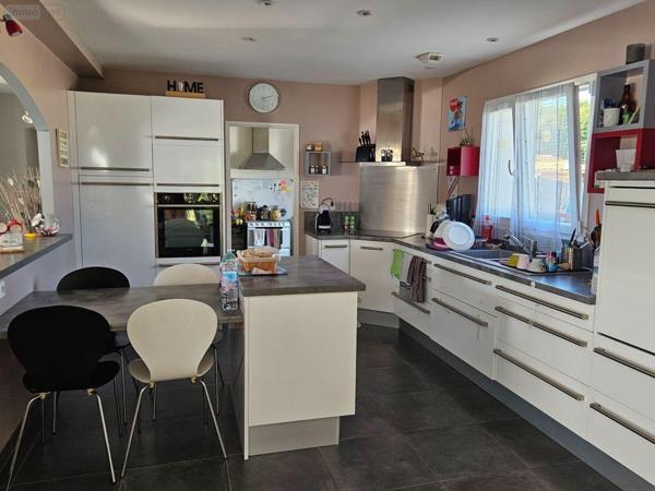 Maison à vendre à Le Gua en Charente-Maritime (17600), ref : 02031 bourg Maison à vendre à Le Gua en Charente-Maritime (17600), ref : 02031 bourg Maison à vendre à Le Gua en Charente-Maritime (17600), ref : 02031 bourg