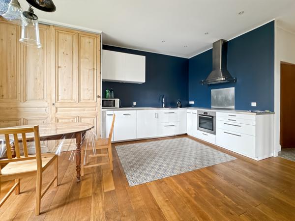 Neuville-sur-Saône (69250) Bel appartement ancien rénové avec jardin privatif et stationnement – 2 chambres – 1050 € + 23 € charges