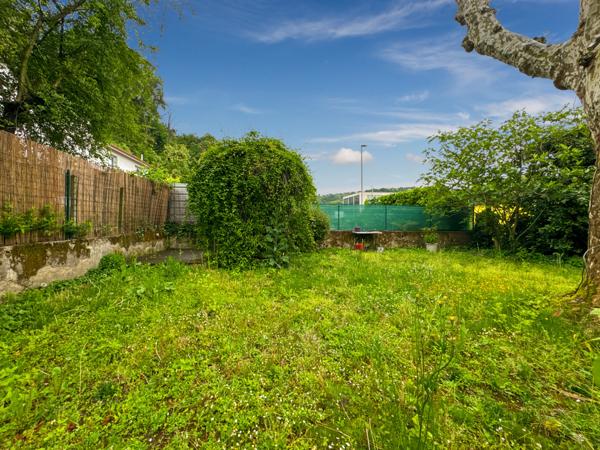 Neuville-sur-Saône (69250) Bel appartement ancien rénové avec jardin privatif et stationnement – 2 chambres – 1050 € + 23 € charges