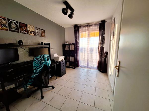 Appartement 3 pièces à vendre à Vitrolles - Vue dégagée sur l'Étang de Berre