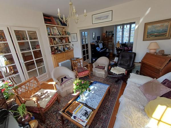 Morlaix (29600) Morlaix, parc du Château et collège, maison 3 chambres avec garage sur 630m2 de terrain.