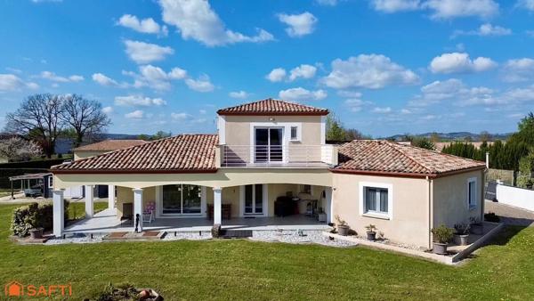 Maison offrant de beaux volumes