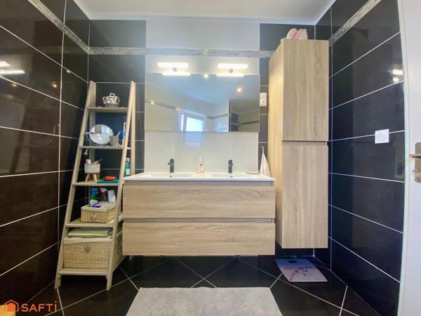 Maison offrant de beaux volumes