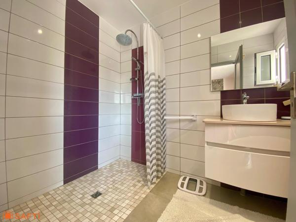 Maison offrant de beaux volumes