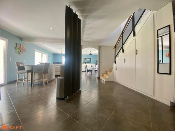 Maison offrant de beaux volumes