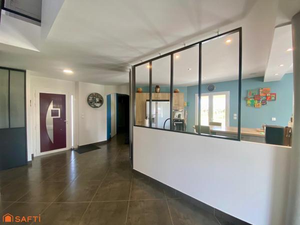 Maison offrant de beaux volumes