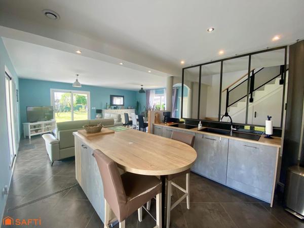 Maison offrant de beaux volumes