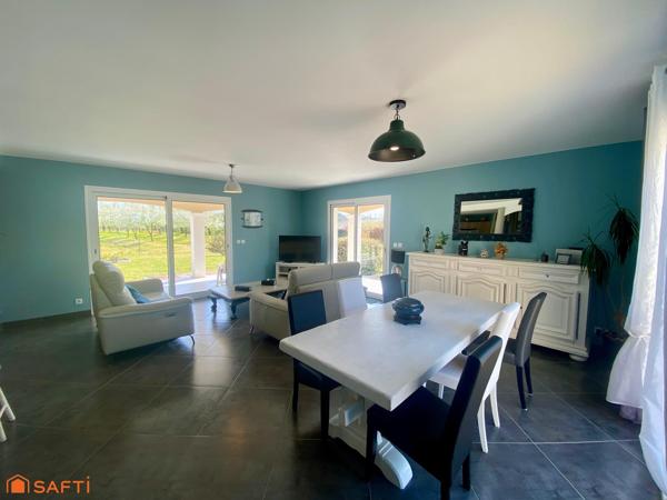 Maison offrant de beaux volumes