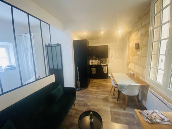 T1 bis situé quartier Saint Michel à 200m du Pont de Pierre