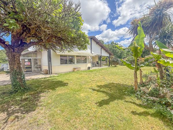 Maison Maison familiale 7 pièces- Saint-médard-en-jalles 133 m²