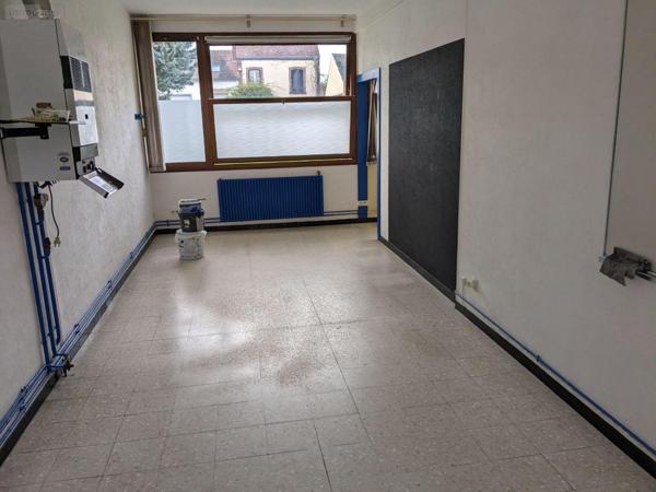 Bureaux à vendre à Nogent-le-Rotrou dans l'Eure-et-Loir (28400), ref : 15 LF   
Centre ville