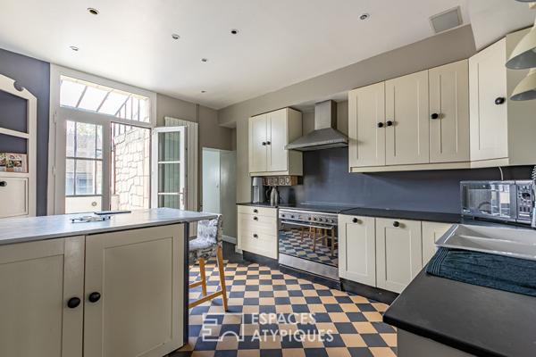 Maison de famille rénovée avec dépendances aménagées et jardin proche Senlis