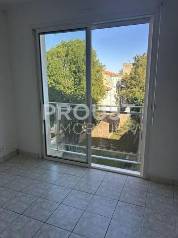 Appartement à vendre à niort quartier dudesclin dans une résidence sécurisée.