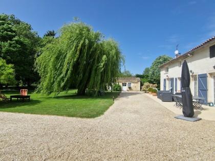 Appartement à vendre à niort quartier dudesclin dans une résidence sécurisée.