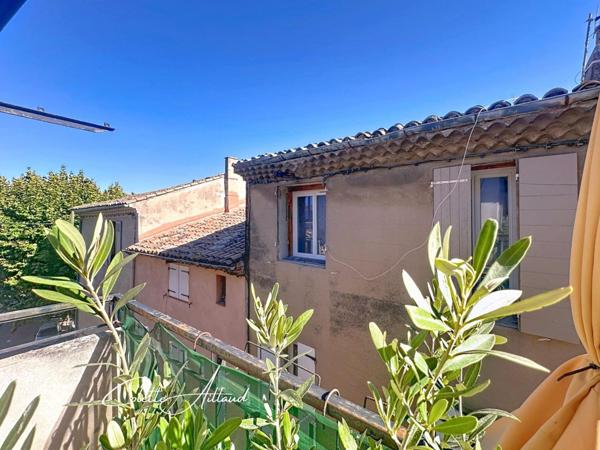 Maison de charme à rénover dans le village de Rousset