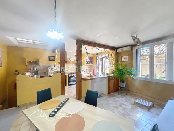 Maison de charme à rénover dans le village de Rousset