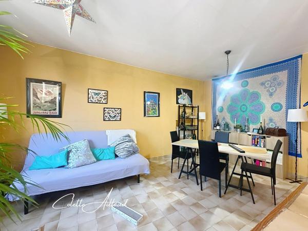 Maison de charme à rénover dans le village de Rousset