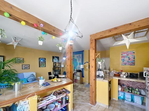 Maison de charme à rénover dans le village de Rousset