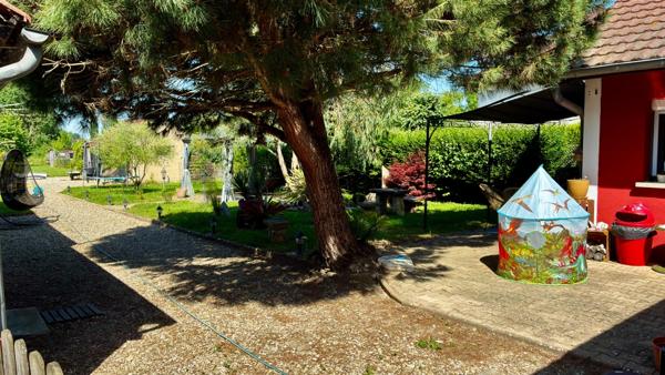 Exclusivité Capifrance – Maison individuelle de 101 m² et sa dépendance aménageable de 25 m² – Grand terrain clos de 1 980 m² avec sa piscine de 4x8m – Charette-Varennes (71270)