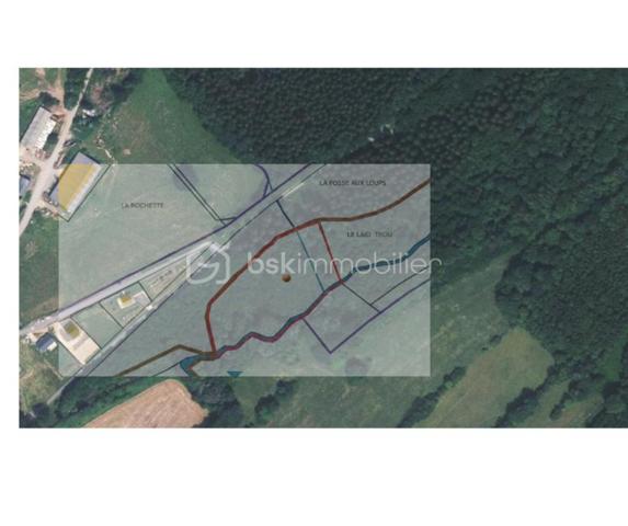 Votre conseillère immobilière, Shana Wurmser, vous propose en exclusivité un ensemble de terrains situé sur la commune de Pouru-aux-Bois, entre collines et de vallées boisées offrant un cadre naturel exceptionnel.

Ce bien se compose de :

-Un premier terrain constructible d’une superficie de 948 m², situé dans un lotissement calme.
Il dispose d’une façade d’environ 26 mètres et d’un terrain en pente, idéal pour la construction d’une maison avec sous-sol.
Les réseaux sont situés en bord de voirie.

Un second terrain boisé, situé en face, d’une superficie de 7 643 m².
Un véritable havre de paix et de nature, agrémenté d’un ruisseau et d’une tourbière, idéal pour les amoureux de tranquillité et d’environnement préservé.

A venir découvrir sans tarder