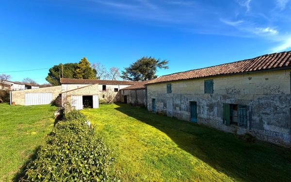 Maison à vendre    4 pièces •  Saintes