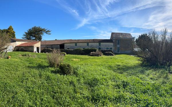 Maison à vendre    4 pièces •  Saintes