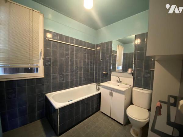 Maison 5 pièces avec jardin et sous-sol.