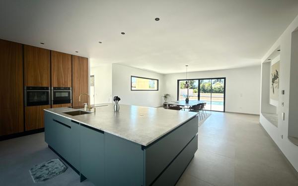 Maison à vendre    5 pièces • 220 m2 Romans-sur-Isère