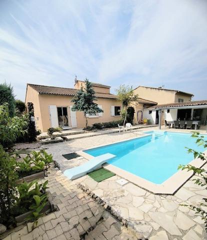 Grande maison avec beau terain et piscine. Bram (11150)