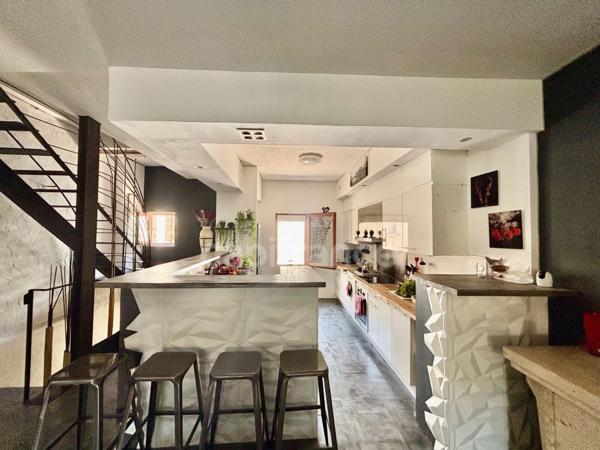 GIGEAN(34), À VENDRE MAISON DE VILLAGE RÉNOVÉE P4, SURFACE TOTALE 126 m2, TERRASSE 10 m2, GARAGE 26 m2, CENTRE VILLE