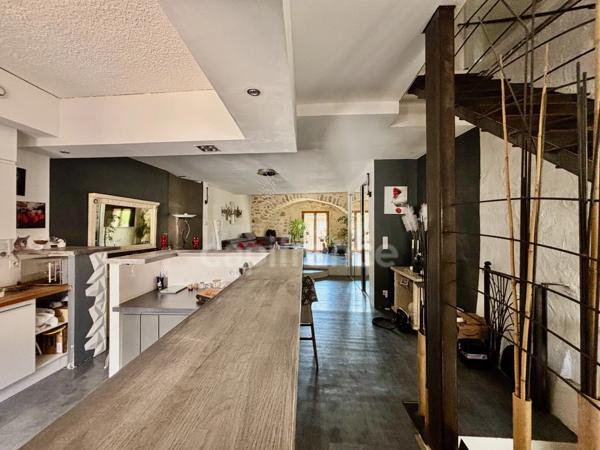 GIGEAN(34), À VENDRE MAISON DE VILLAGE RÉNOVÉE P4, SURFACE TOTALE 126 m2, TERRASSE 10 m2, GARAGE 26 m2, CENTRE VILLE