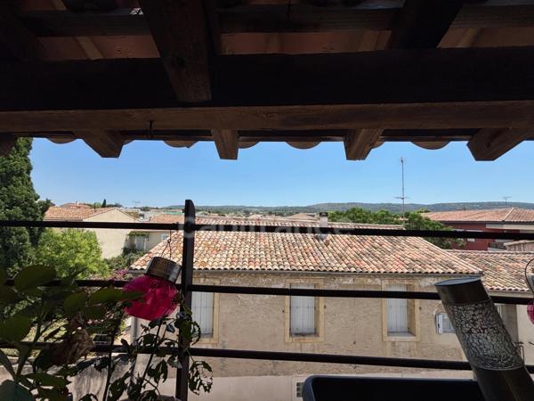 GIGEAN(34), À VENDRE MAISON DE VILLAGE RÉNOVÉE P4, SURFACE TOTALE 126 m2, TERRASSE 10 m2, GARAGE 26 m2, CENTRE VILLE