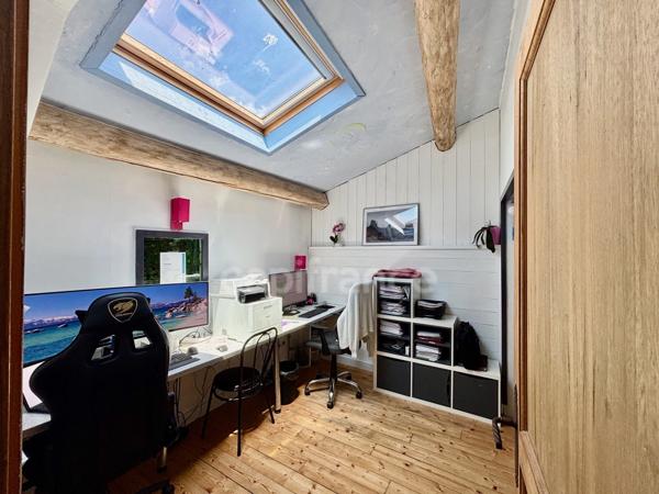 GIGEAN(34), À VENDRE MAISON DE VILLAGE RÉNOVÉE P4, SURFACE TOTALE 126 m2, TERRASSE 10 m2, GARAGE 26 m2, CENTRE VILLE