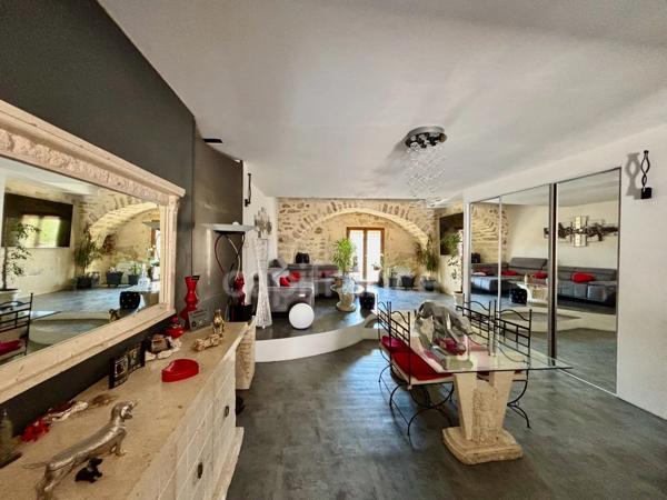 GIGEAN(34), À VENDRE MAISON DE VILLAGE RÉNOVÉE P4, SURFACE TOTALE 126 m2, TERRASSE 10 m2, GARAGE 26 m2, CENTRE VILLE