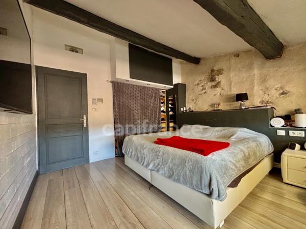GIGEAN(34), À VENDRE MAISON DE VILLAGE RÉNOVÉE P4, SURFACE TOTALE 126 m2, TERRASSE 10 m2, GARAGE 26 m2, CENTRE VILLE