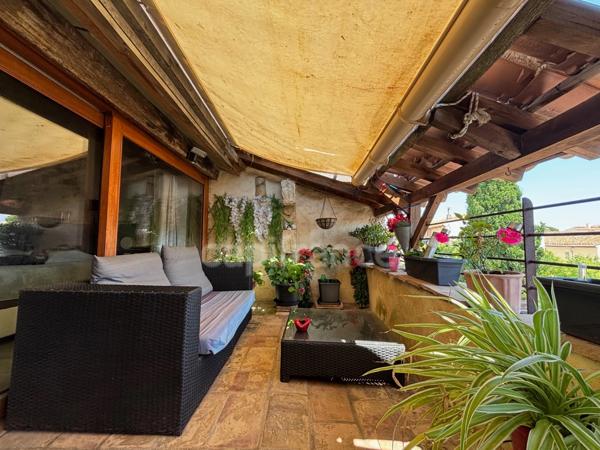 GIGEAN(34), À VENDRE MAISON DE VILLAGE RÉNOVÉE P4, SURFACE TOTALE 126 m2, TERRASSE 10 m2, GARAGE 26 m2, CENTRE VILLE