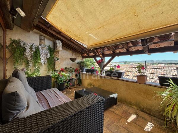 GIGEAN(34), À VENDRE MAISON DE VILLAGE RÉNOVÉE P4, SURFACE TOTALE 126 m2, TERRASSE 10 m2, GARAGE 26 m2, CENTRE VILLE
