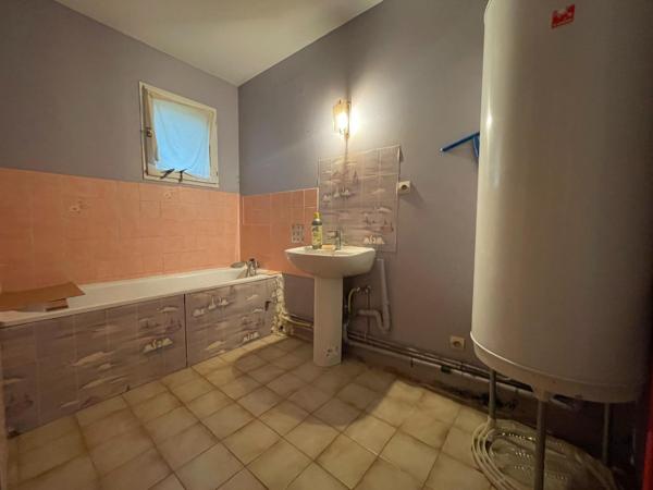 Maison de plain-pied avec garage et véranda