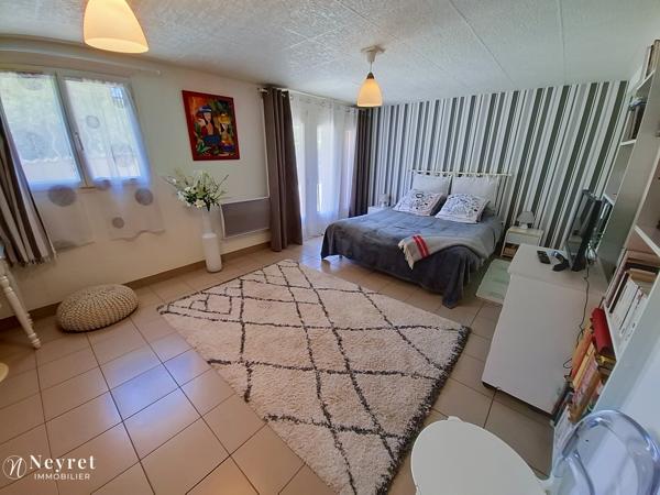 Coup de cœur assuré sur ce bien d'exception de 180 m² sur 1000 m² paysagé / 5 chambres