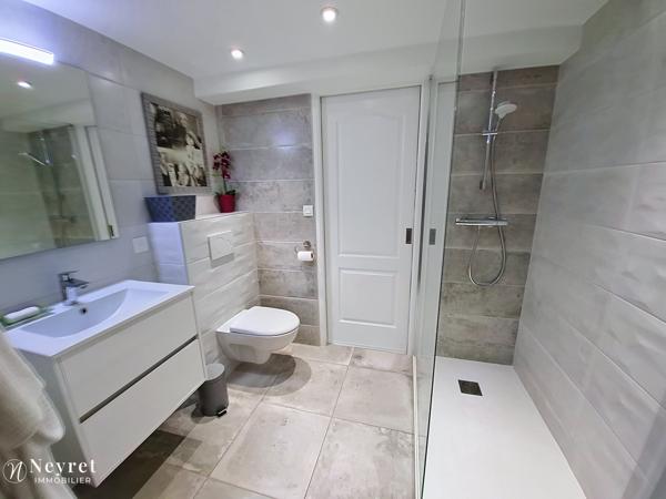 Coup de cœur assuré sur ce bien d'exception de 180 m² sur 1000 m² paysagé / 5 chambres