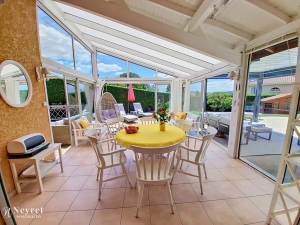 Coup de cœur assuré sur ce bien d'exception de 180 m² sur 1000 m² paysagé / 5 chambres