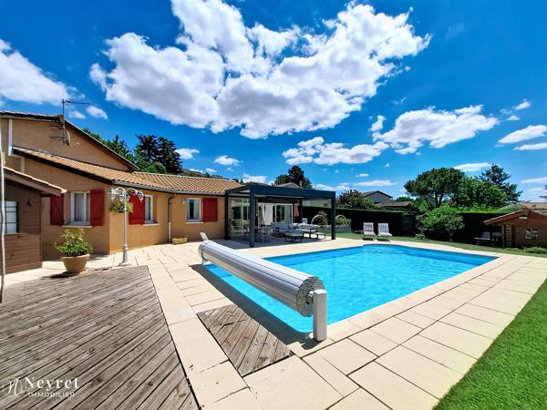 Coup de cœur assuré sur ce bien d'exception de 180 m² sur 1000 m² paysagé / 5 chambres